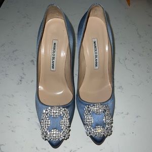 Manolo Blahnik hangisi heels